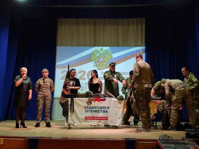 📍 В минувшие выходные в Подлесновском ЦДиО состоялось патриотическое мероприятие - встреча участников и ветеранов боевых действий СВО с юными участниками творческих коллективов.