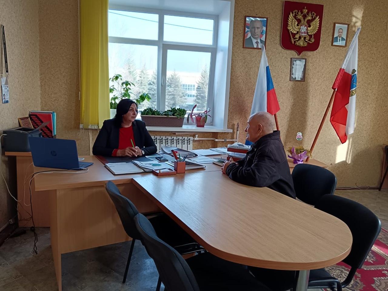 На прием к главе Подлесновского муниципального образования Снежанне Кузьминовой обратился житель села Подлесное.