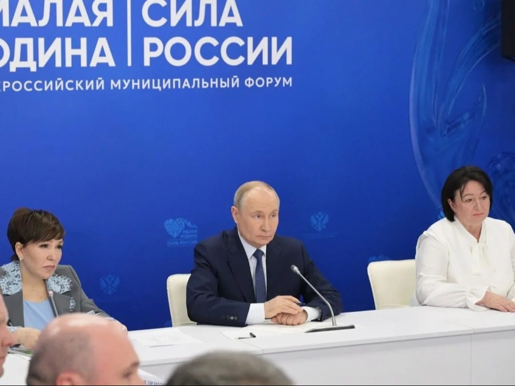 Президент встретился с главами муниципалитетов. Диалог прошел в рамках форума «Малая родина — сила России».
