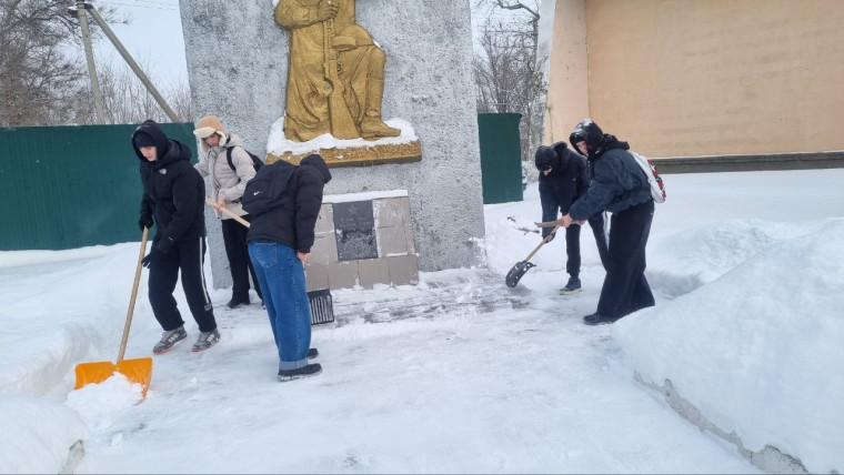 Ученики школы с. Баскатовка проявили активную гражданскую позицию и желание сделать мир вокруг лучше! 🌍❤️ .