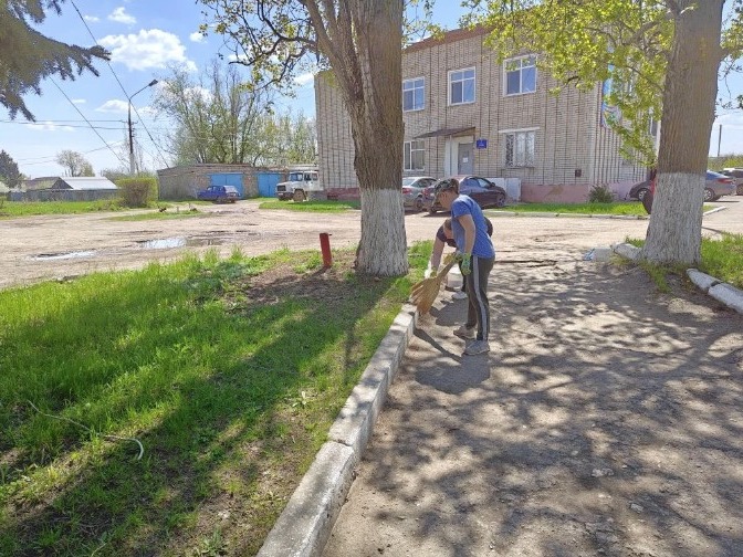 ☀️ В преддверии майских праздников в Подлесновском МО продолжаются работы по благоустройству.