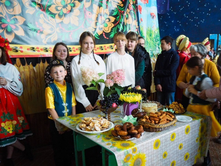 Сельское подворье "Венок дружбы".