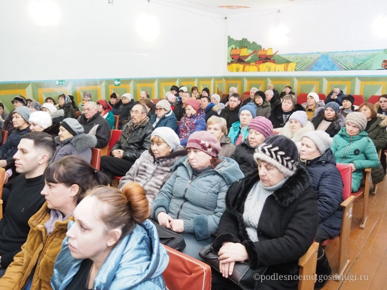 Встреча главы Марксовского муниципального района с жителями с. Караман.